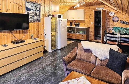 Tromso Apartment | 6 person holiday home in Rebbenes