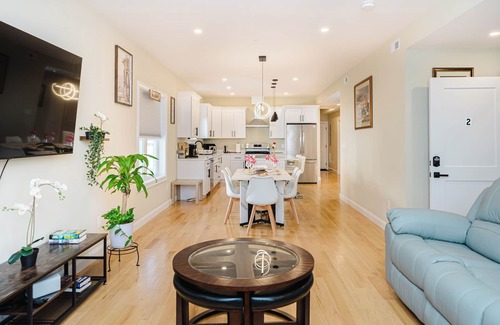 West Codman Hill - West Lower Mills Apartment | 60-2 3BR Boston - Modern Apt near Franklin Park