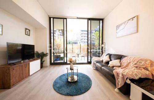 Wentworth Point Apartment | 60 m² Apartment ∙ 1 bedroom ∙ 3 guests