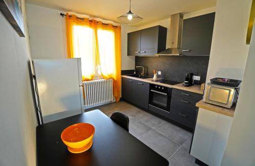 Craponne Apartment | 60 m² Apartment ∙ 2 bedrooms ∙ 5 guests