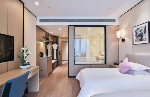 Lucheng District Hotel | 60 m² Hotel ∙ 2 bedrooms ∙ 4 guests