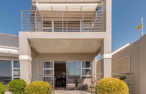 Humewood House | 60 m² House ∙ 2 bedrooms ∙ 4 guests