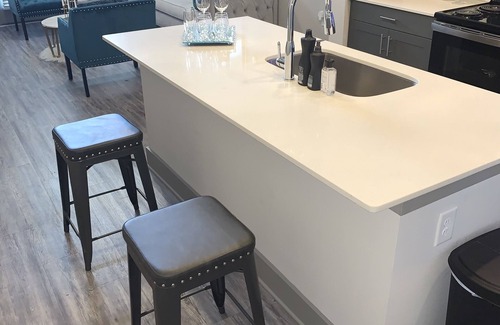 Lindridge-Martin Manor Apartment | 60 SHADES OF GREYLUXE LOCATION Corporate Housing Available