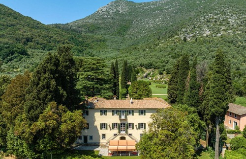 Vicopelago Villa | 600 m² Villa ∙ 5 bedrooms ∙ 10 guests