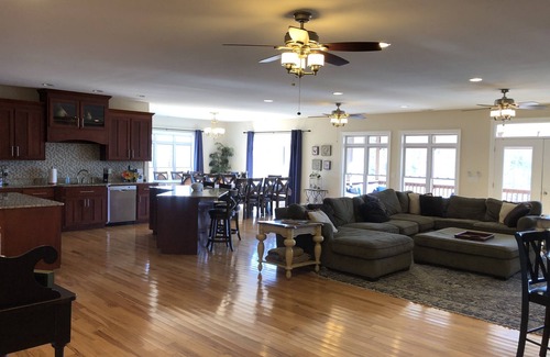 Bracey House | 6000sf Luxury Home on Main Lake Cove – minutes off I-85