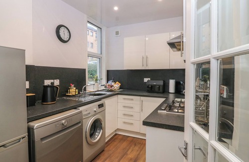 Lanark Cottage | 60E WELLGATE, pet friendly, character holiday cottage in Lanark
