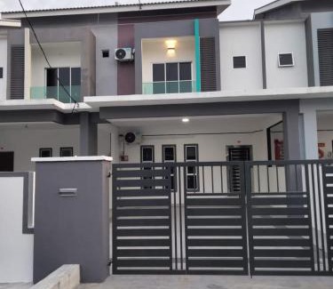 Sitiawan House | 61 Homestay