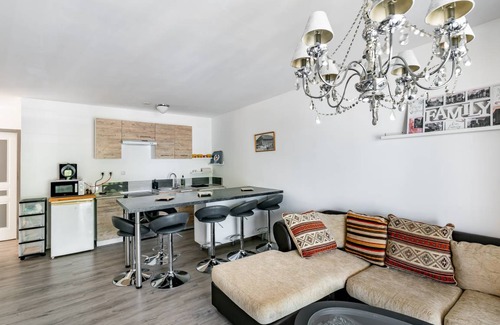 Saint-Andre-de-Cubzac Apartment | 61 m² Apartment ∙ 2 bedrooms ∙ 3 guests