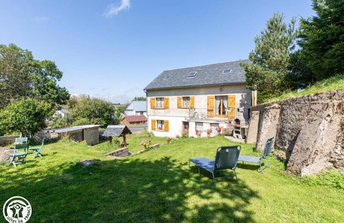 Saint-Alyre-es-Montagne House | 62 m² Gîte ∙ 4 bedrooms ∙ 6 guests