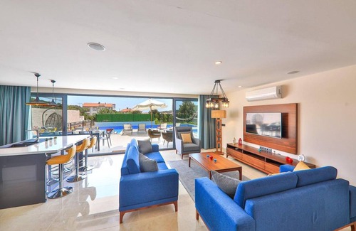 Kas Villa | 620 m² Villa ∙ 3 bedrooms ∙ 10 guests