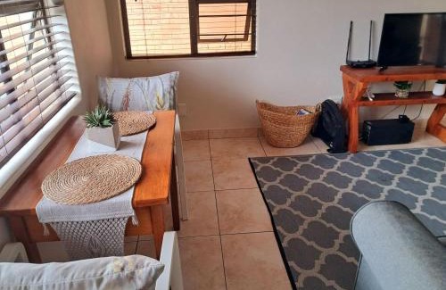Bluff Apartment | 625 on Marine - 5 min from beach