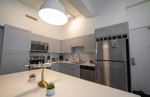 Westown Apartment | 628- 2 Bedroom condo w/king beds/Free parking/downtown