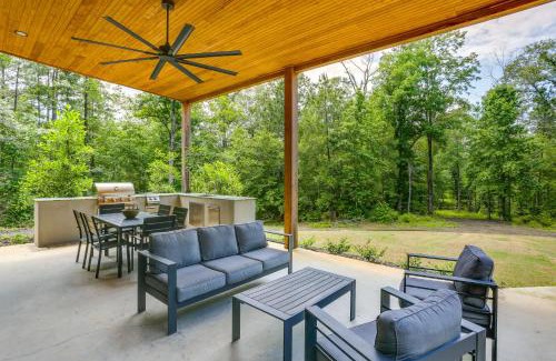 Burkeville House | 65 Acres Secluded Avian Acres Cabin with Trails!