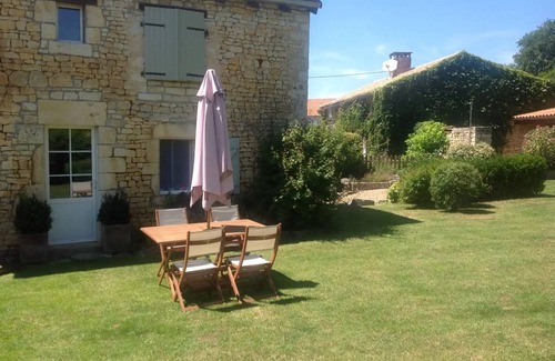 Saint-Amant-de-Bonnieure House | 65 m² House ∙ 2 bedrooms ∙ 4 guests