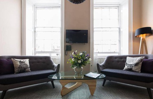 New Town Apartment | 65 m² Apartment ∙ 2 bedrooms ∙ 127 guests