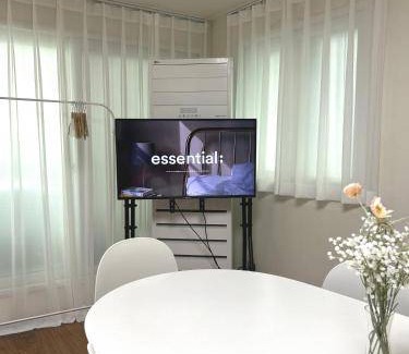 Hapjeong-dong Apartment | 65 m² Apartment ∙ 3 bedrooms ∙ 8 guests