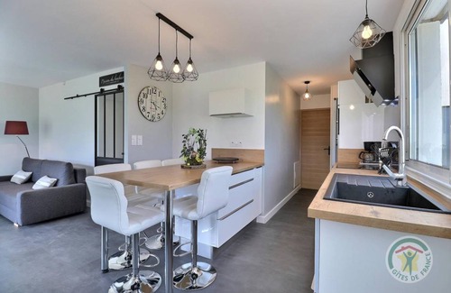 Parigne House | 65 m² Gîte ∙ 2 bedrooms ∙ 4 guests