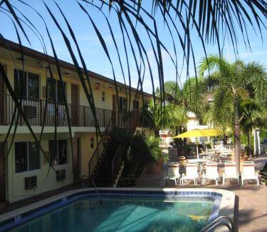 Pompano Beach Hotel | 65 m² Motel ∙ 4 guests