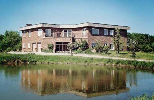 Halton Regional Municipality Villa | 650 m² Villa ∙ 5 bedrooms ∙ 12 guests