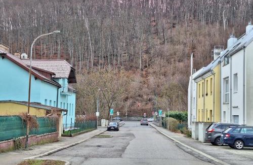 Purkersdorf Apartment | 65m2 Apartment near Vienna - Up to 6 Guests - Self Check-in - Free Parking