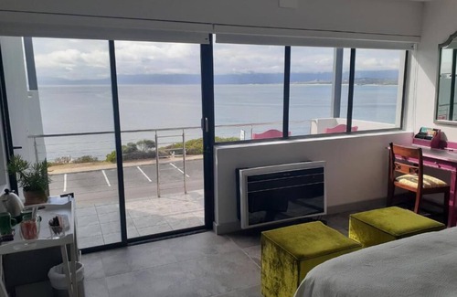 De Kelders Bed & Breakfast | 65onCliff - Mudge Point