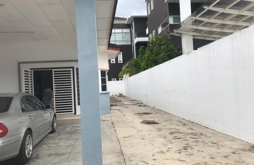 Teluk Intan House | 66 Semi-D Homestay