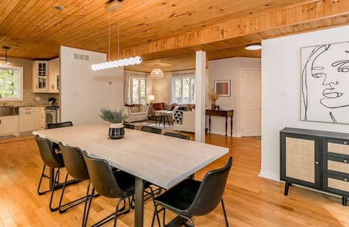 Mulmur House | 678307 Centre Road, Shelburne