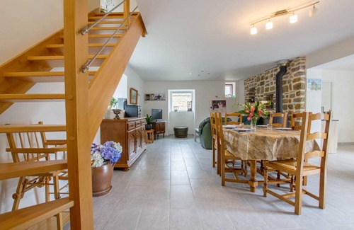 Neant-sur-Yvel House | 68 m² Gîte ∙ 2 bedrooms ∙ 4 guests