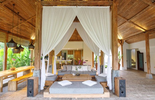Lodtunduh Villa | 680 m² Villa ∙ 4 bedrooms ∙ 16 guests