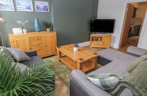 Haworth Cottage | 69 MAIN STREET, pet friendly, with a garden in Haworth