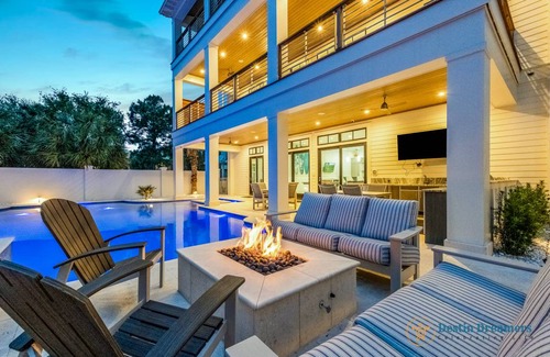 Crystal Beach House | 697 m² House ∙ 11 bedrooms ∙ 33 guests