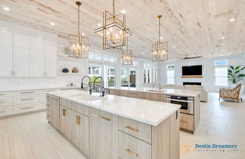 Crystal Beach House | 697 m² House ∙ 11 bedrooms ∙ 33 guests