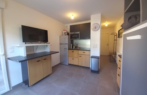 Yves Farge - Le Fleuve Apartment | 69A - Cosy studio ideally located Lyon Gerland