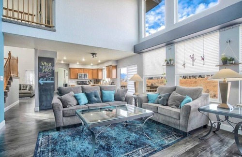 Northeast Colorado Springs House | 6BD Quiet Northside Mountain Views & Parks