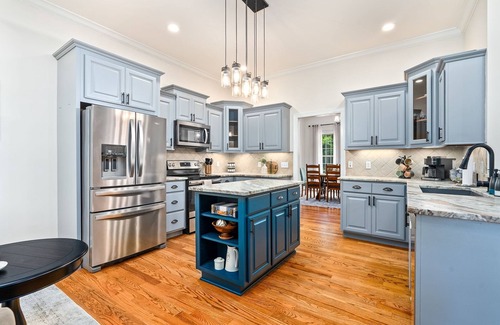 Auburn - Opelika House | 6BR | 5 min to RTJ | Game Room | Back Deck with Grill | Sleeps 15