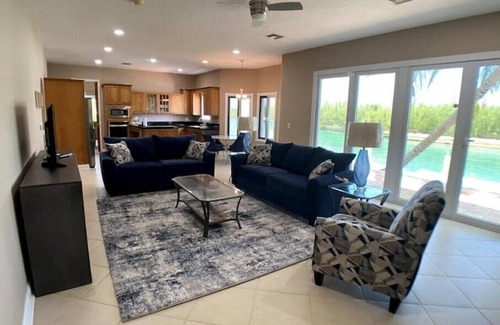 Bahamia West House | 6br/5b Beautiful Waterfront Lux Home w/Ocean Viewn