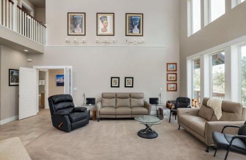 Mountain View House | 6BR - 6 King Beds - EV - 10min Downtown