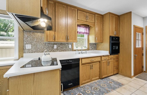 Minnetonka House | 6BR Home w public Lake Access 1.8miles 2 DT Wayzata, enjoy the lake year round!
