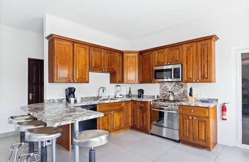 Bubali Villa | 6BR Villa Sleeps 16+ Close 2 Beach w/Amazing Pool