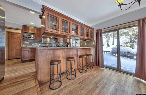 Upper Kingsbury House | 7 Bedroom 4 Bath Private Mountain Retreat with Outdoor Hot Tub and Game Room