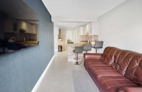 Higham Hill House | 7 Bedroom house, garden, 3 Bathrooms, 10 minute walk Tube station