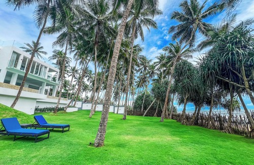 Kahandamodara Villa | 7-Bedroom Luxury Beachfront Villa with Private Pool in Tangalle