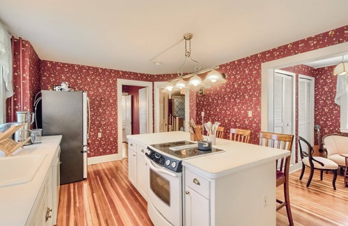 Waterbury House | 7 bedroom mansion with Elevator