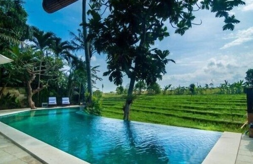 Berawa Villa | 7' by the Beach, 3 BR Amazing View
