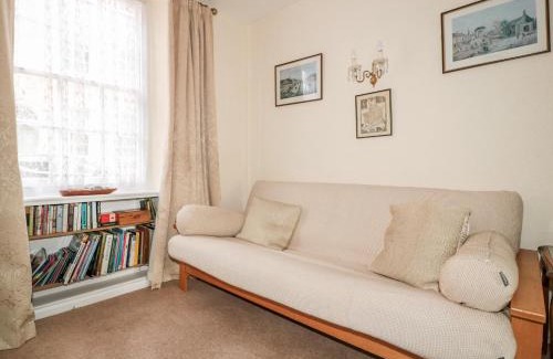 Monmouth House | 7 Glendower Street