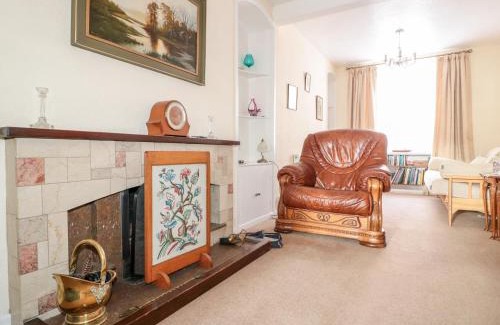 Monmouth House | 7 Glendower Street