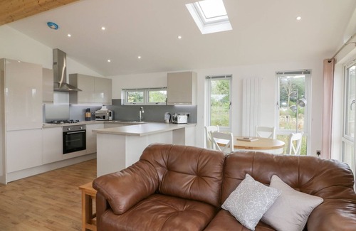 Dobwalls Cottage | 7 MEADOW RETREAT, family friendly, luxury holiday cottage in Dobwalls