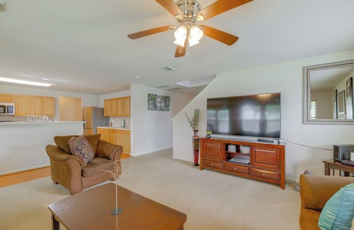 Baytown House | 7 Mi to Downtown Baytown: Spacious Home w/Yard