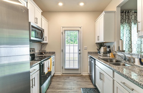 Paw Creek House | 7 Mi to Uptown - Pet-Friendly 2-Story Townhome!