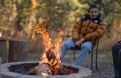 Coram House | 7 Min To Glacier, Fire Pit, Great Memories